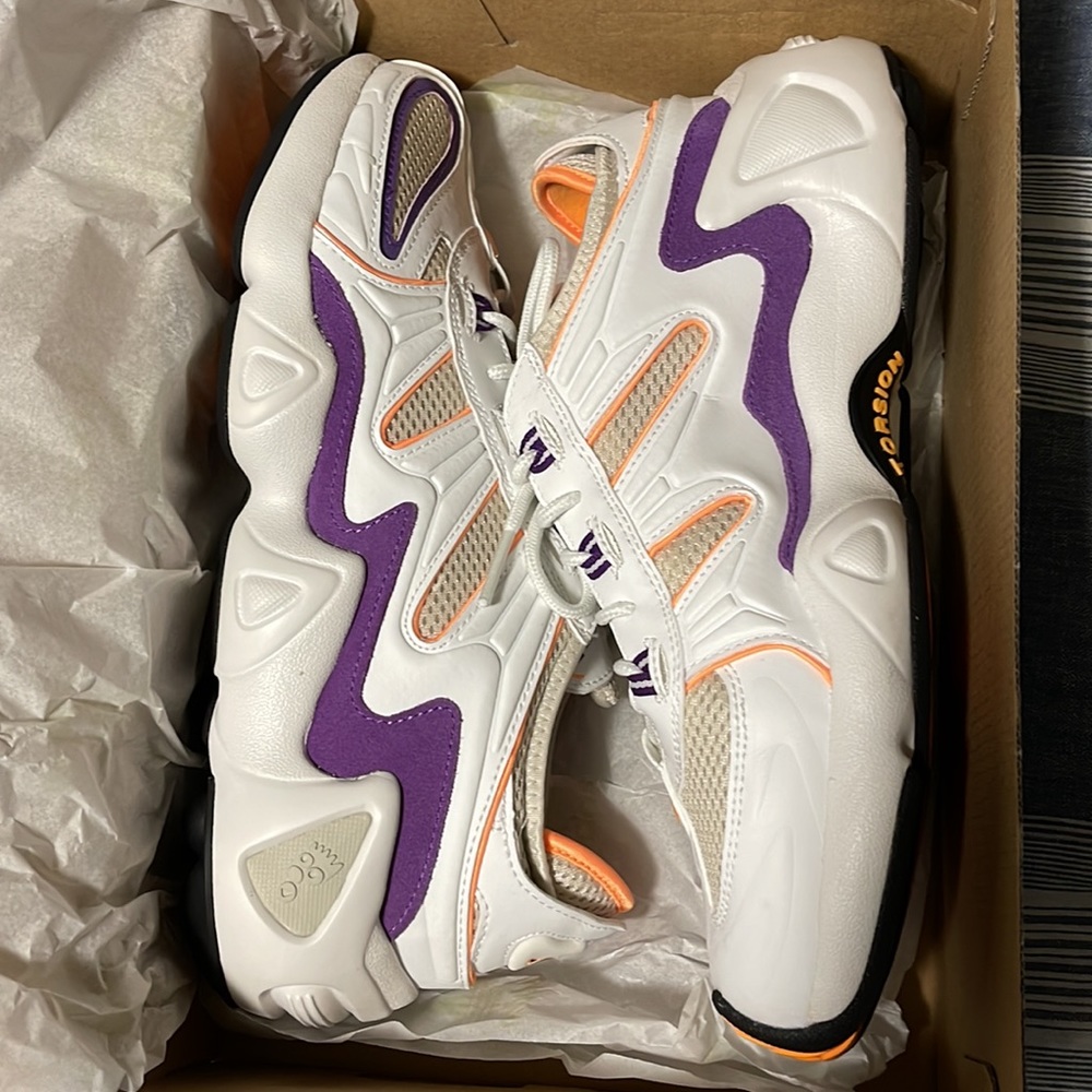 adidas FYW- S97 LIKE NEW. Size 9